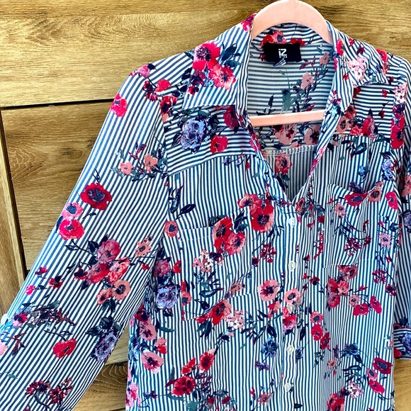 Floral Button-Up Blouse - Small - Picture 4 of 7